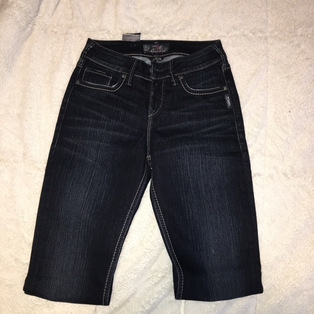•Women’s silver jeans•
